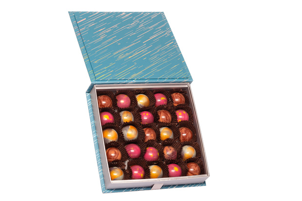 "Orzechowy Blask Gwiazd" | Zestaw pralin – 25 sztuk 